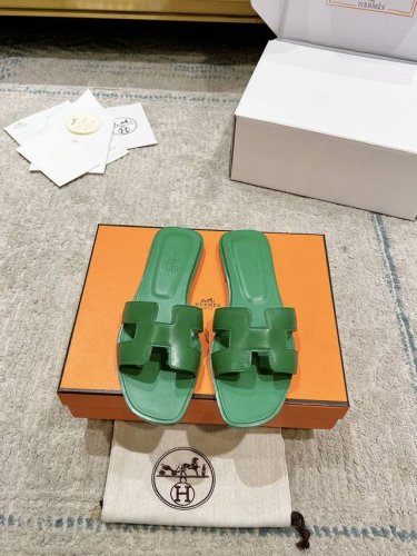 Hms 顶级版本 经典h拖鞋人手必备的基础款真正的手工鞋，精致纯手工打造，夏天的百搭神器！ %购入正品1：1定制，楦型、原模具、皮料，都专为这款而定制的。Ps: