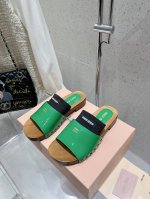 高品质出厂 包含一双半袜 miumiu*2025ss缪缪春夏新款平底小牛皮凉鞋拖鞋zp开发 原版拆卸，细节对版秒杀市面普通版本，miumiu真的太少女啦！皮质超