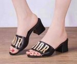 顶级版本 Dior 23'Ss 迪奥 新款走秀爆款字母金属logo懒人拖鞋，众多网红上脚，代购级别，上脚时尚舒服，适合任何服饰搭配，萌妹子的必备拖鞋，原版扣饰