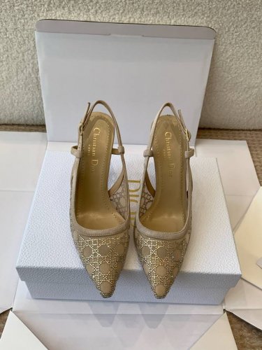 莞产Dior 迪奥 25ss 春夏走秀新款Tribales系列女鞋 CD明星同款时尚尖头 烫钻 高跟穆勒凉拖鞋 凉鞋 单鞋材质:原版定制进口澳钻 原版开模网纱