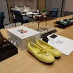 继补色 玫红与黄、粉 马卡龙系列 顶级包装配套最高版本 Prada 2024普拉达春季 最新款且超级爆系列填充羽绒包子鞋、套包平底鞋、四季单鞋爆品。 春夏新品，