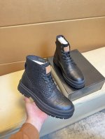 高邦 独家首发 Ugg～独特现代风运动鞋。专柜代购休闲鞋 意大利进口原版皮 拒绝脱色磨脚 鞋底：原厂特供原版底，上脚轻盈，真毛 超酷 系带走路都带风风格设计 超