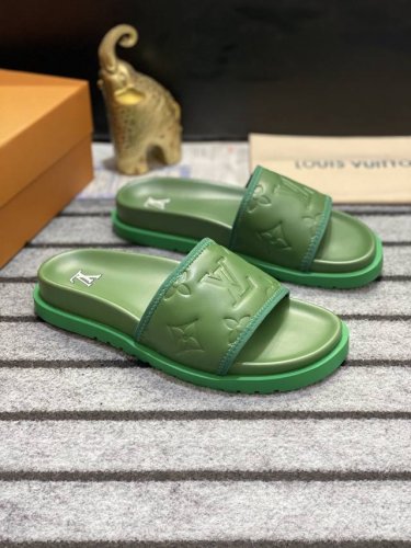 Loui* Vuitto* 顶级原单 Lv Size：38-44 45定制 Th 路易威登~奢品拖鞋，路易威登新款压花拖鞋火爆上市，凹凸花型看上去很软糯超级百搭