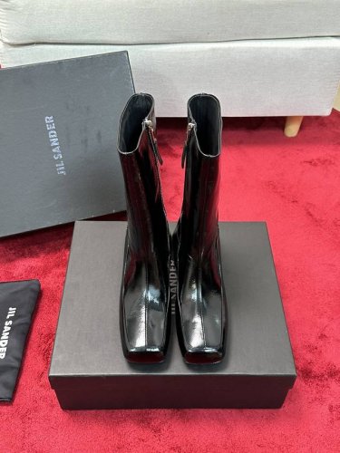 厂价 Ilsander吉尔桑达24Ss 秋冬新品粗跟方头短靴！极简主义炒鸡柔软舒适粗跟时髦精绝对不能错过的必入款！没有任何繁杂装饰，质感极好的vintage感，