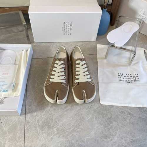 出厂价 独家私模新款 Maison Margiela 新款白色logo印图分趾帆布休闲鞋。买原版历经二个多月反复复刻终于出货了。材料，工艺，做工就不一一详细描述