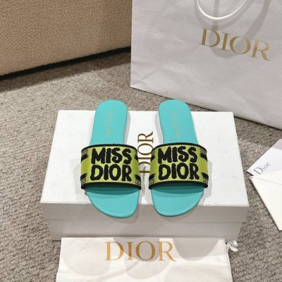 代购级别！2024新款迪奥miss Dior 系列平底拖鞋，经典上乘美艳力作 dior专柜最火春夏系列 兼备气质 时尚 经典耐看的设计风格 上脚效果特别美！原版