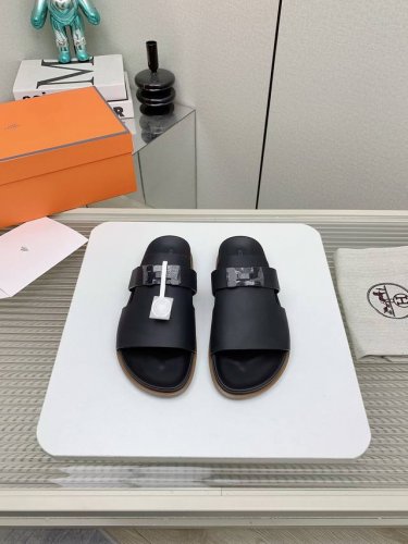 男款460（顶级版本） H家 2025秋冬新款 Herme*S最近火到不行的情侣款二舅鞋- 凉鞋,搭配各种彩色袜子，潮爆了 鞋面：进口小牛皮 内里：进口水染牛里