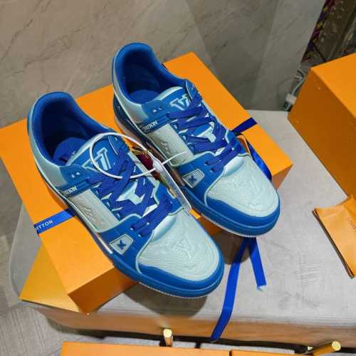 顶级版本 上线男款39-44 45.46 Virgil Abloh 向篮球鞋设计汲取灵感，推出标志性 LV Trainer 运动鞋，经典的花纹富含着整体的特性，