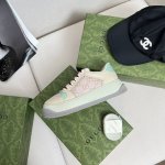 新品速递 Gucci DoubleScreener强势上线Gucci不愧是爆款制造机！厚底脏脏鞋上线！！全家福色系缤纷上架！不仅好看还好穿，棉花糖脚感立增高显腿