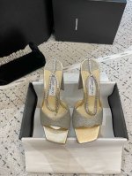 Jimmy Choo 最新烫钻真丝奥钻脚环鱼嘴鞋！Ins上超火爆的单品 出席各种聚会 鞋面：进口羊皮 真丝 格力特 跟高：9.0Cm 内里：定制羊皮 鞋底：意大