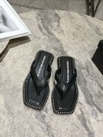Alexander Wang 25春夏大王高品质平底凉拖鞋原版定制五金Logo内里垫脚原厂材质山羊皮！纯钢串珠延条配置高密度意大利进口牛皮大底！鞋面牛皮 铆钉设