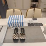 顶级包装配套最高版本 Prada 24普拉达夏秋新品， 顶级版本 实力来袭！Prada Glow限时店新一代平底方头弹力橡筋机织布 3D双色三角鞋面 经典金属扣