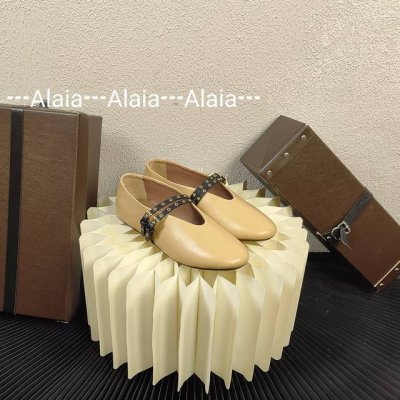24年新款alaia阿莱亚法式芭蕾舞单鞋平底鞋 Alaia大热门平底鞋，好看又好穿 今年超火的alaia玛丽珍芭蕾舞鞋已出货！明星人手一双。超舒服好穿的平底鞋！