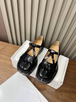新款maisonmargiela马丁 马吉拉 玛丽珍款 ， 面料 ：牛皮开边珠，内里和垫脚为丝绸牛皮里，码数35-40，工厂价 。 配全套包装和分趾袜 。