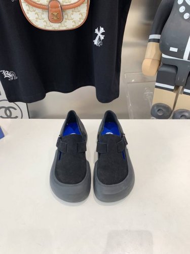 出厂价 小众潮牌birkenstock24春夏博肯一脚蹬懒人乐福鞋！这系列单鞋刚出就心动了 代购找很久才买到货，真的一鞋难求，真的超级好看，姐妹们给我冲 超好穿