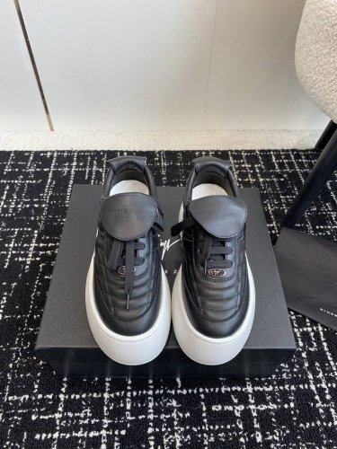 代购级 Giuseppe Zanitti Gz24新款 厚底 小白鞋 休闲运动鞋 这款运动鞋延续经久不衰的轮廓，是新款经典单品 采用牛皮革精心制作， 提升格调.