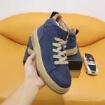 出厂价p Ugg～高版本加厚毛里 最新新款.国际品牌奢侈～代购， 引领大气高端时尚前沿 保暖舒适 .鞋面选用原版头层牛皮 羊毛内里 精细做工。原厂特供原版橡胶耐