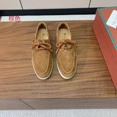 男款10 Loro Piana 绑带乐福鞋。意大利顶级羊绒复古优雅低调奢华。时尚性与皮料实用性同样兼具依然全网最高品质。鞋面羊京丝质柔滑。水染皮里，真皮中底。原