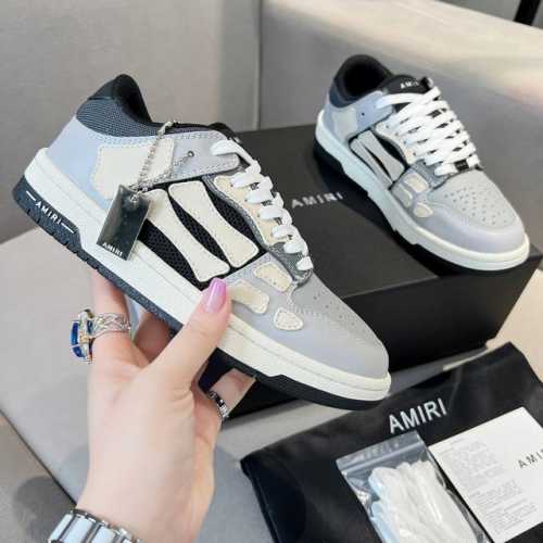 Amiri骨头鞋情侣款，日常休闲必备单品，情侣鞋。适合各种场合！Amiri骨头鞋凭借鞋侧颇具独到风格的骨头图案，充满酷感又百搭！杨幂，陈伟霆等超多明星出席节目或