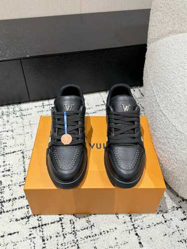顶级版本 情侣款Lv 路易威登l家 Trainer 24 新款 休闲 运动鞋 滑板鞋Lv Trainer 运动鞋的灵感源自复古篮球鞋，代表 Virgil Abl
