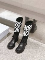 顶级品质 Dior Fw24 New Arrival～ D家2024秋冬新品｜刺绣骑士靴 靴身黑色白撞色搭配设计，非常的洋气时髦～ 小牛皮鞋身饰以logo字母涂