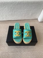 CHANEL2025★★★★★ 众多明星网红上脚，国内外博主刷爆的一个百搭系列，春夏衣橱搭配必备 凉鞋首选. 鞋面：进口超柔羊皮 绸缎 内里: 进口水晶羊皮内里
