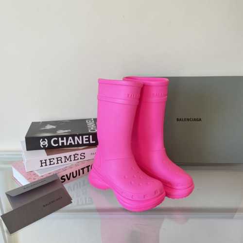 橙子出厂价 Balenciaga 巴黎世家crocs联名 厚底长筒雨靴 洞洞鞋 情侣款 码数：35-45 粉色男码定制