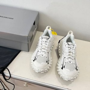 Nice顶级版本 男女鞋原楦原纸版开发版型 原版一致配件防尘袋及附送鞋带 1:1比例克重 全掌pu乳胶鞋垫及外观轻度磨损做旧效果 全新开发4层组合夸张轮胎花纹鞋