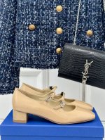 Stuart Weitzman Sw经典早秋 双带粗跟玛丽珍鞋 法式浪漫与时髦 简直美上天了 一如既往贴合脚型的高舒适度 搭配双绑带增加了精致与甜美 让它成为浪