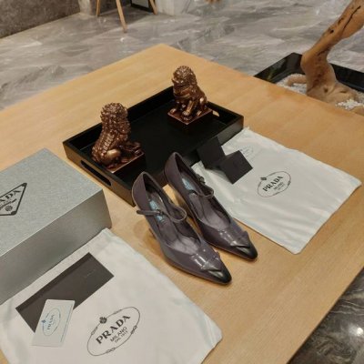 顶级包装配套最高版本 PRADA 普拉达新品， 顶级版本 实力来袭！prada24 23ss“T台秀款”,订购会最火爆的大粗跟,坡跟单鞋、靴子系列。单鞋 原版顶