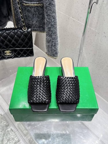 代购级 Bottega Veneta 2025春夏新款手工编织 Bv Knot系列金属跟拖鞋高跟单品~这款方头拖鞋简直Bv最新天花板啦 金属麻花跟 为了稳固耐穿