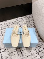 Prada 普拉达 25ss早春新款 绝美方头平底玛丽珍鞋时尚界久违的极简之美 经典时尚配色 毫不费力的优雅风来袭 时髦 精致 绝美 方头开边珠外穿时尚气质简约