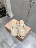 MIUMIU 2025 新款玛丽珍半拖皮鞋 原版1:1订制漆皮牛皮面料 羊皮内里意大利进口真皮大底码数：35-39 40 41订做不退换