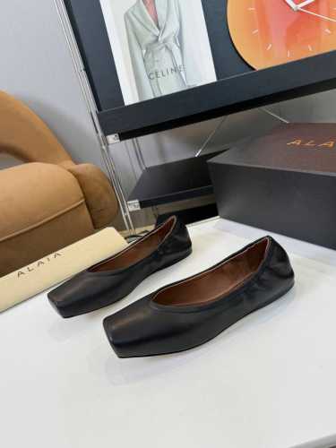 price: 380 品 牌：Alaia 高版本 独家新品 Alaia 阿莱亚24Ss/ 走秀款糖果色平底玛丽珍芭蕾舞鞋 最近超火的一款平底鞋 章小蕙同款 甜酷