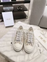 顶级版本 Dior迪奥walk'N系列 老花 刺绣 厚底帆布鞋 休闲运动鞋 原版购入开发 做货 这款 Walk'N'Dior 厚底运动鞋是一款时尚单品，提升该系