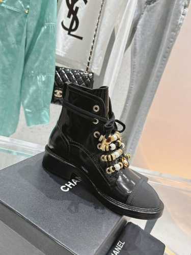 代购级 新品 小香秋冬新款百搭系带短靴 各大明星网红走秀款 百年经典。 鞋面进口羊皮 甩纹牛皮 舒适柔软羊皮内里垫脚 意大利真皮底和橡胶组合 数码：35-41
