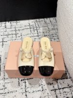 Miu Miu 缪缪 25 早春新品钮扣粗跟玛丽珍半拖专柜主打最新走秀款 蝴蝶结复古玛丽珍粗跟单鞋火爆上新！ 缪家高货 顶级工艺打造精品质感 无敌舒适 绝对是一