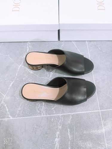 dior /迪奥24S春夏新品 圆跟拖鞋 鞋面采用进口小牛皮 内里垫脚均为羊皮 意大利进口牛皮大底 跟高：4Cm/8Cm 码数：35-39 （40/41/定做）