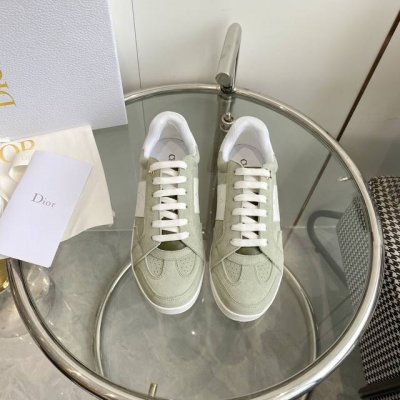 Dio*迪奥star系列五角星运动鞋小白鞋 顶级品质 这款 Dior Star 运动鞋延续经久不衰的轮廓，是新款经典单品。点缀以cd标志logo，搭配五角星标志