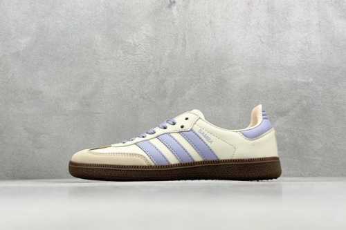 270 adidas Originals Samba Og 米紫 此款以简约大方的造型设计，给人以随性休闲的时尚格调，穿着舒适轻便，运动灵活自如，蓝满足日常个性