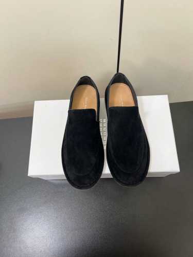 p390情侣款 Maison Margiela Mm6 芭蕾舞平底一脚蹬乐福鞋 原版开模双层真皮鞋底 原版套楦鞋型很大方 搭配各种风格都可轻松驾驭 简约大气的单