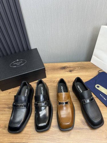 工厂价 Ｐｒａｄａ.普拉达男士商务休闲皮鞋，全部采用进口原版品牌皮料，只为打造更为舒适的穿着体验，鞋面：原版牛皮+进口牛皮里，原版防滑耐磨大底8-45 38.4