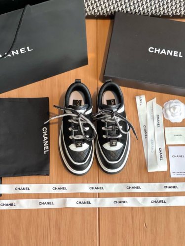 CHANEL 25c新款运动鞋整双鞋子采购Zp开发打造，全部定制材料，独家开模大底，细节全部对版出货，连包装也做到跟正品一样。码数:35-40