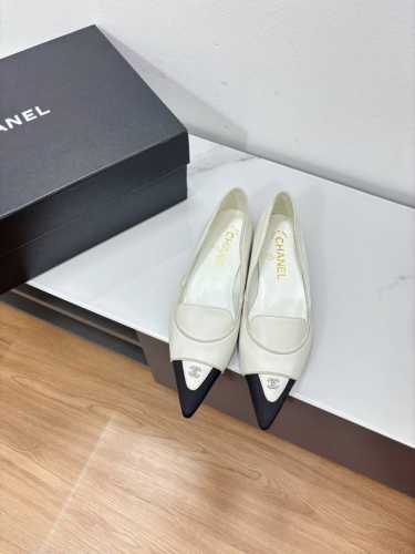 顶级版本 Chanel 24C春夏新品 复古尖头高跟平底单鞋系列 这一季系列真的超美 大爆款 香奶奶家一贯的优雅名媛气质 高级感十足！上脚非常nice～加上经典