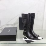 Chanel 小香秋冬新款链条长靴 采用进口牛皮面料，羊皮内里，意大利进口真皮大底！跟高3Cm，上脚巨显腿直，简直就是一款神仙靴子，真的帅爆了 码数：35～39