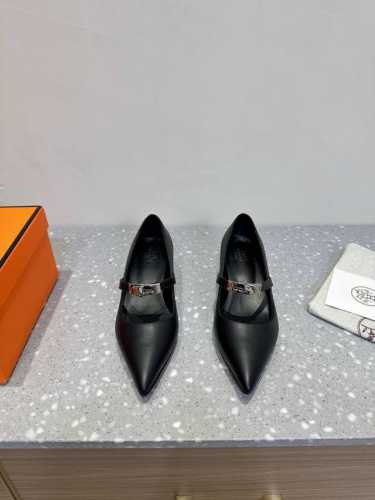 Hermes 爱马仕 25ss早春新款 尖头凯丽扣 高跟鞋经典的尖头版型 搭配极具辨识度的马家五金扣 上脚超级百搭好看时髦 超多明星网红种草 春夏必备 随意舒适