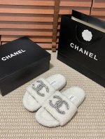 橙子出厂价 Chanel 香奈儿 秋冬新款 双c水钻扣毛毛拖鞋 小红书推荐 热搜新款 明星同款 原版开模 代购版本 进口环保羊羔毛 原版玻璃水钻扣 私膜 Tpu