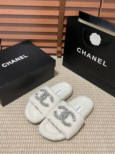 橙子出厂价 Chanel 香奈儿 秋冬新款 双c水钻扣毛毛拖鞋 小红书推荐 热搜新款 明星同款 原版开模 代购版本 进口环保羊羔毛 原版玻璃水钻扣 私膜 Tpu