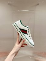 橙子出厂价P Gucci 古驰 1977系列 经典低帮帆布鞋 休闲鞋板鞋 情侣款 双帆布成制融品入牌元素 复古格风浓郁 经典与情怀都让人完美回忆！ 原版开发每个