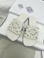 330代购级Loew*25/春夏全新标志性的Anagram印拖鞋· 为接下来夏日必蓄备的一款百搭拖鞋·适用任何场合·闭眼入（注意P皮料无色差） 鞋面：定制羊皮
